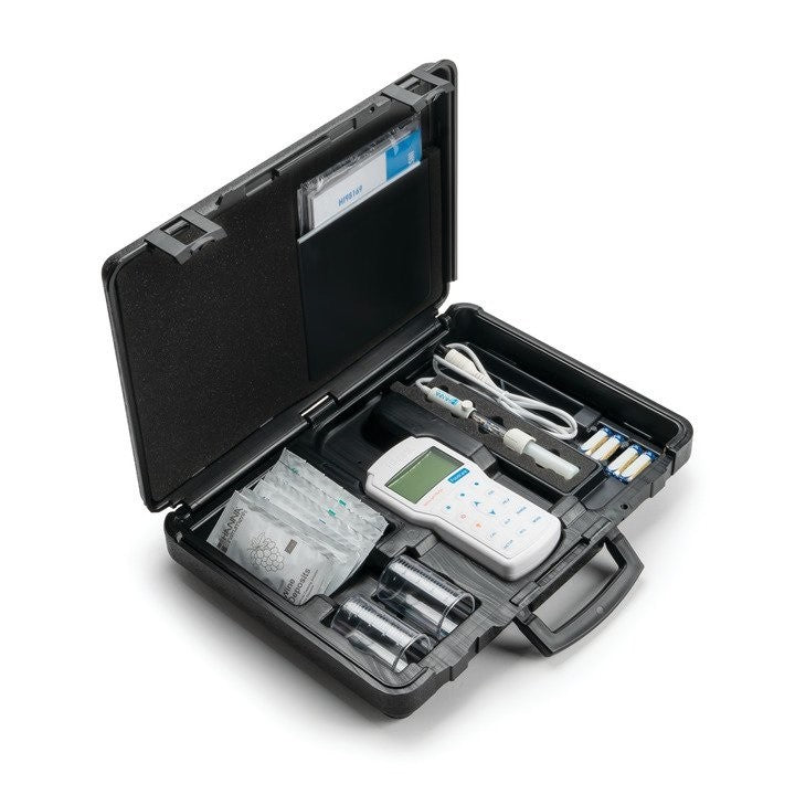 Portable pH and temperature meter for wine